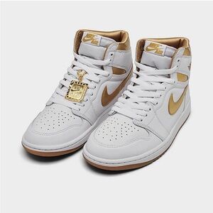 Nike Air Jordan 1 Retro High OG Metallic Gold